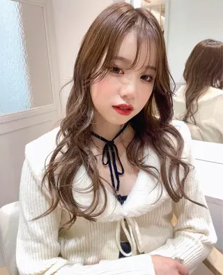 ロング fuwari 美白ショコラカラーのヘアスタイル