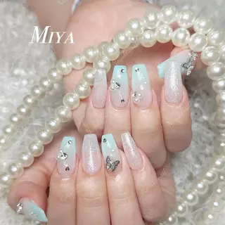 ネイル 🦋 Queenieのネイルデザイン