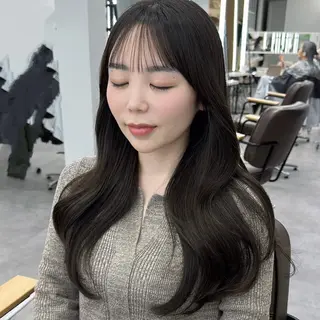 ロング カラー 山﨑 優衣のヘアスタイル