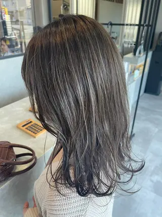 セミロング カラー 一ノ瀬 暁のヘアスタイル