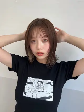 ミディアム カラー 顔まわりレイヤー 透明感カラー🩵🩵のヘアスタイル