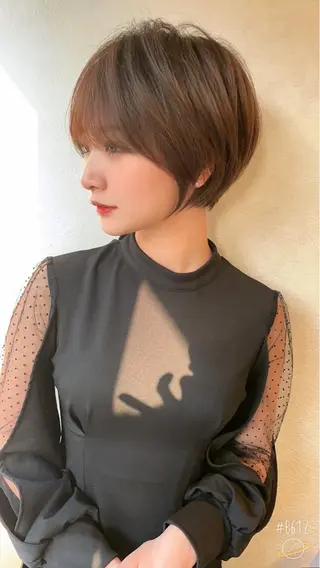 ショート 透明感オリーブ🫒/ ブリーチなしWカラーのヘアスタイル