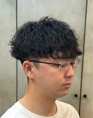 ショート パーマ メンズ トミモト アユムのヘアスタイル
