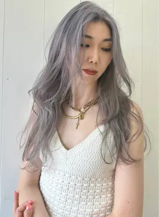 カラー 🩵HOLLY🩵 ブリーチ🩵カレンのヘアスタイル