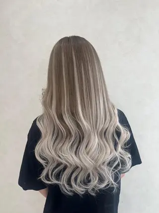 セミロング 🌈ハイトーンカラー /艶カラー🌈たくやのヘアスタイル