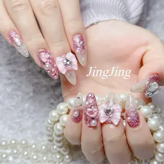 ネイル 🦋 Queenieのネイルデザイン