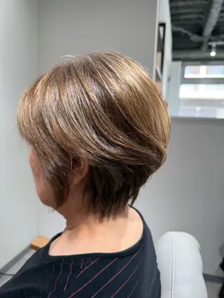 ショート カラー 脱白髪染め美容師 竹内涼乃のヘアスタイル