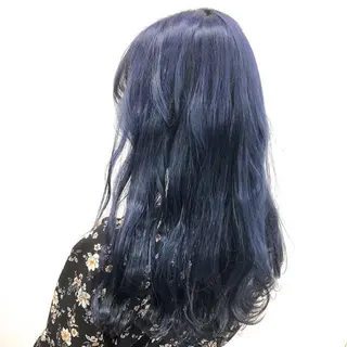 ロング 寒色/ベージュヘア ブリーチありMiOのヘアスタイル