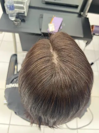 カラー 岸本 謙生のヘアスタイル