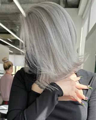 ミディアム 佐藤 まいらのヘアスタイル