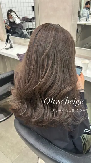 ロング カラー 抜け感レイヤー︴ ニュアンスカラーのヘアスタイル