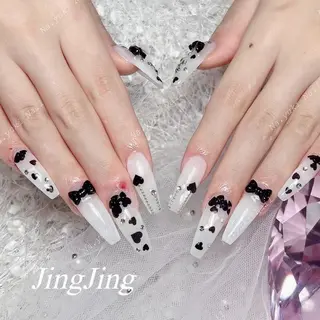 ネイル 🦋 Queenieのネイルデザイン