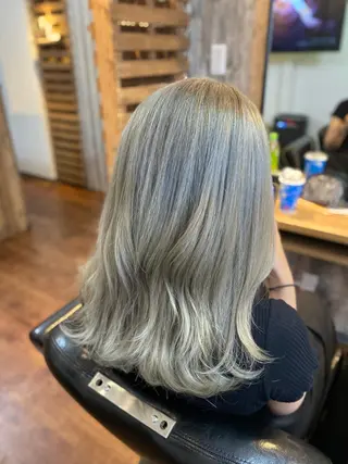 セミロング カラー Luzir⭐︎ GEN⭐︎のヘアスタイル