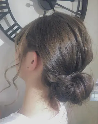 ミディアム カラー パーマ ヘアアレンジ 推し活専用 【派手髪】飯野ゆかりのヘアスタイル