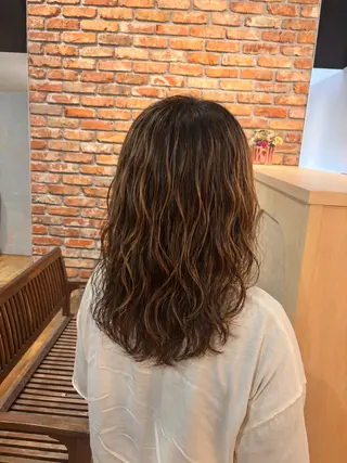 ロング パーマ 八木 瑠奈のヘアスタイル
