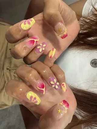 ネイル LAVISH 大和店 emi・:*+のネイルデザイン
