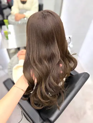 ロング 透明感上品カラー 美白ショコラカラーのヘアスタイル