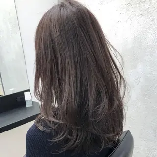 セミロング 艶髪/オリーブ系/ 肌が綺麗に見えるお色のヘアスタイル