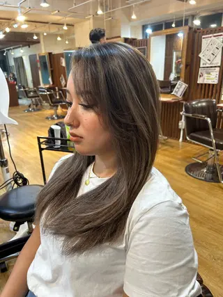 ロング YUYA / 艶髪ブリーチのヘアスタイル