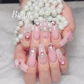 ネイル 🦋 Queenieのネイルデザイン