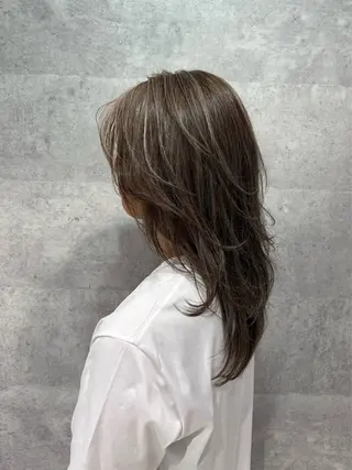 ミディアム カラー FOX 新菜のヘアスタイル