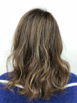 セミロング カラー 岩崎 裕司のヘアスタイル