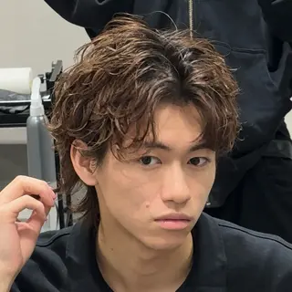 ショート カラー パーマ メンズ 【シャドウパーマ センターパート】義心のヘアスタイル