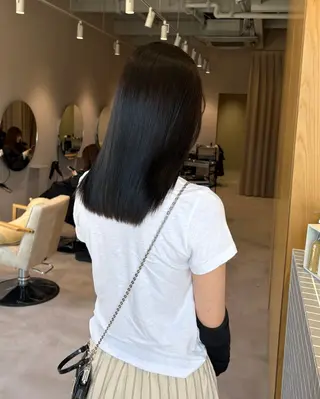 ミディアム 井山 葵のヘアスタイル
