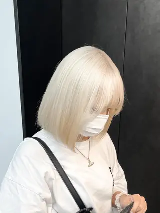 ミディアム カラー イツク ⚡️ ルーツ/ハイトーンのヘアスタイル