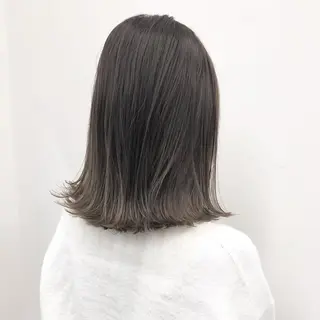 カラー セミロング Flora by siestaのヘアスタイル