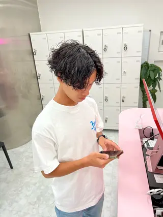 ショート カラー パーマ メンズ メンズパーマ特化 TAIGAのヘアスタイル