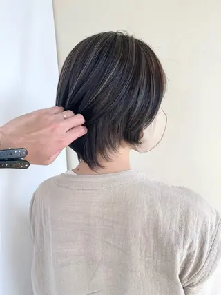 ショート カラー ハイライトカラー✨ グレージュ✨鎌倉光洋のヘアスタイル