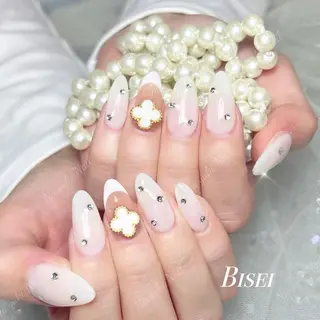 ネイル 🦋 Queenieのネイルデザイン