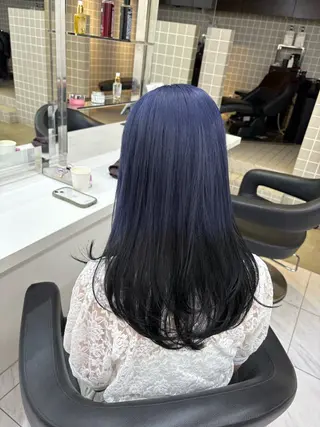 ロング 寒色/ベージュヘア ブリーチありMiOのヘアスタイル
