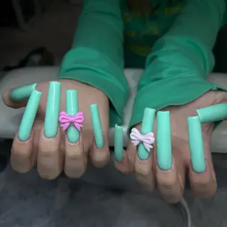 ネイル IROHA NAIL 長谷川唯惺のネイルデザイン