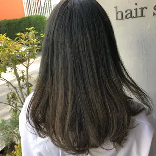 ミディアム カラー 荒木 依莉亜のヘアスタイル