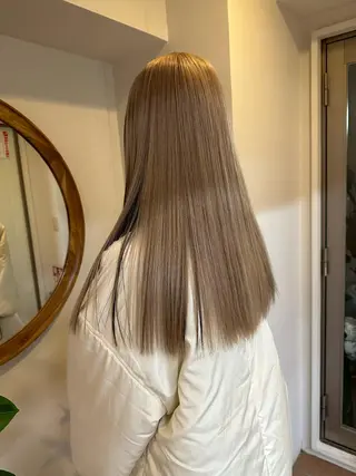 ロング ハイトーン💎 ホワイトベージュ坪谷のヘアスタイル