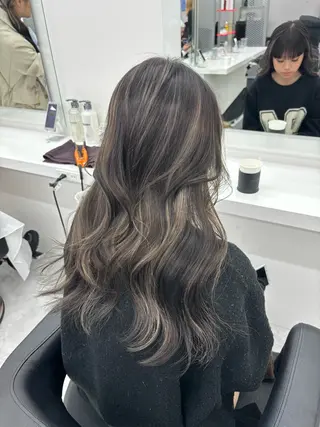 ロング カラー 抜け感レイヤー︴ ニュアンスカラーのヘアスタイル