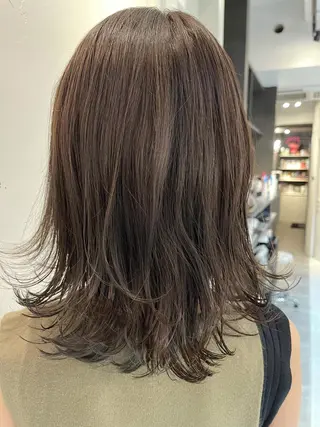 セミロング カラー Avery SHINのヘアスタイル