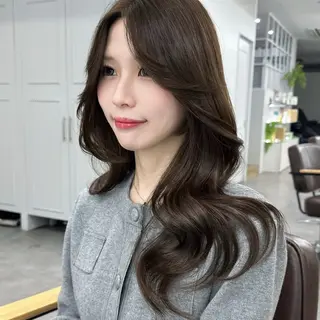 ロング カラー 山﨑 優衣のヘアスタイル