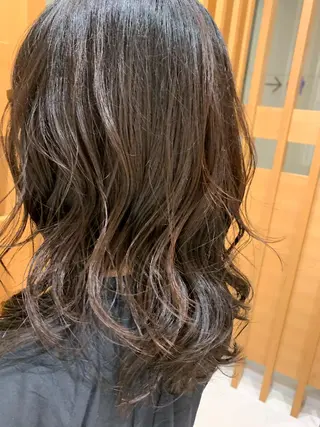 ロング ARMONY秋山輝也 コテ巻き風パーマ特化のヘアスタイル
