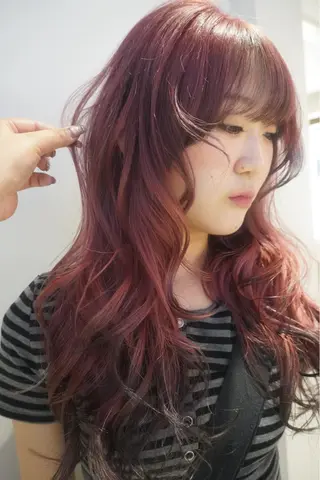 ロング カラー Ami/艶カラー/ レイヤー/ハイトーンのヘアスタイル