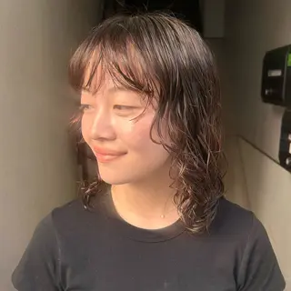 ミディアム パーマ ベージュ/ブラウン 透明感カラー🍑のヘアスタイル