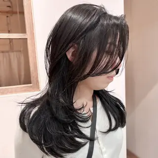 セミロング カラー 艶カラー🫧 猿渡 響のヘアスタイル