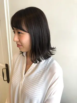 ミディアム カラー MIOベージュカラー 柔らかいカラーのヘアスタイル