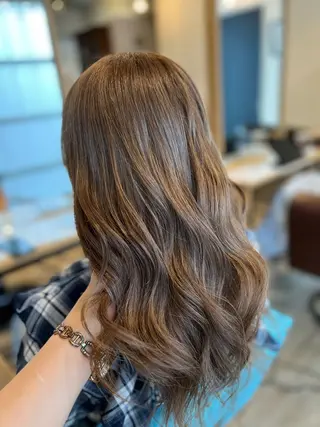 セミロング カラー Liere Muuのヘアスタイル