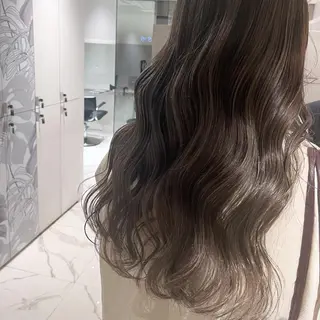 ロング カラー カジュアルを女っぽく 𝗮𝘆𝗮𝗰𝗼のヘアスタイル