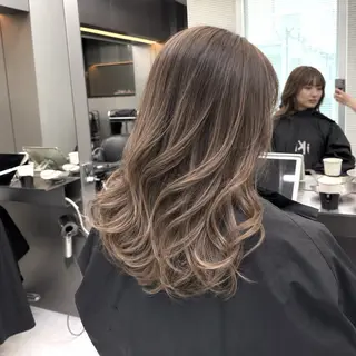 ロング 🫧バレイヤージュ/ ハイライト/ミズキのヘアスタイル