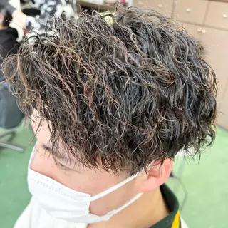 ショート パーマ メンズ 甲田 豪徳のヘアスタイル