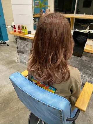 セミロング カラー 杉山 莉香のヘアスタイル